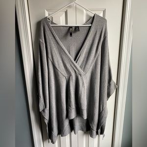 Marla Wynne Gray V-neck Center Pocket 3/4 Sleeve Poncho Sweater Medium/Large